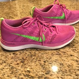 NIKE FLYNIT LUNAR
